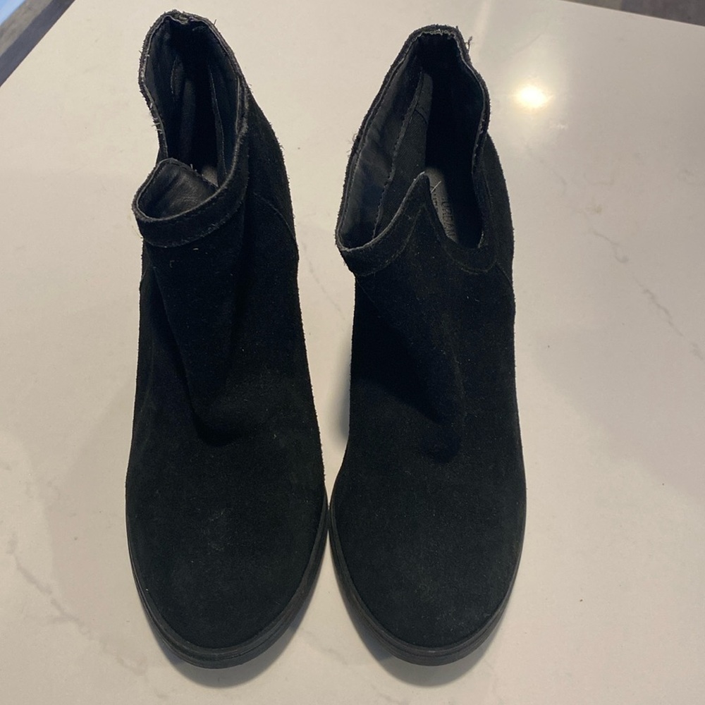 Women’s black heels from urban outfitters